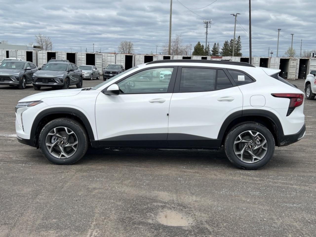 2025 Chevrolet Trax LT Photo2