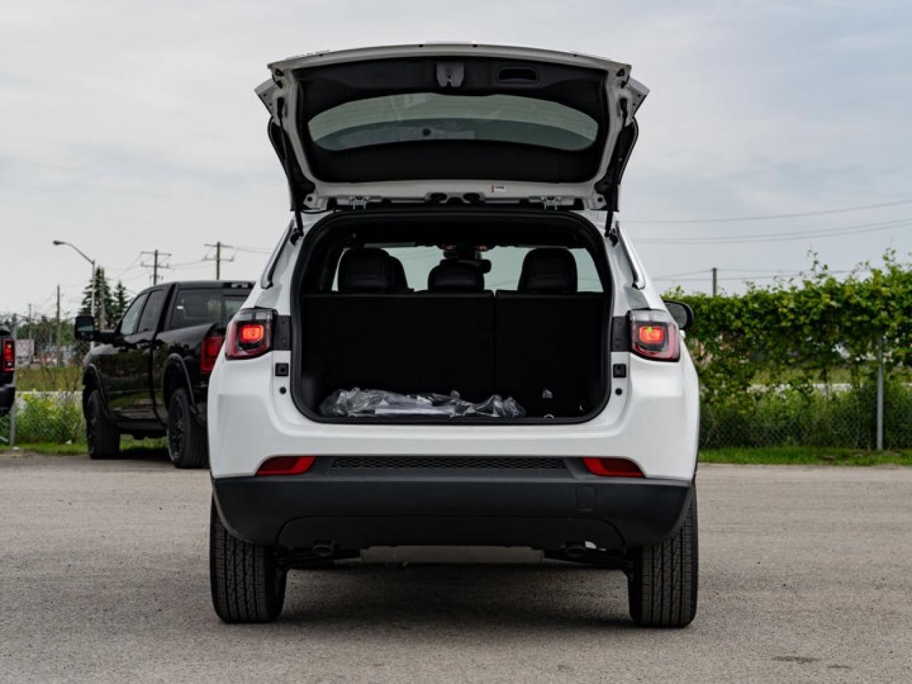 2025 Jeep Compass NORTH Photo