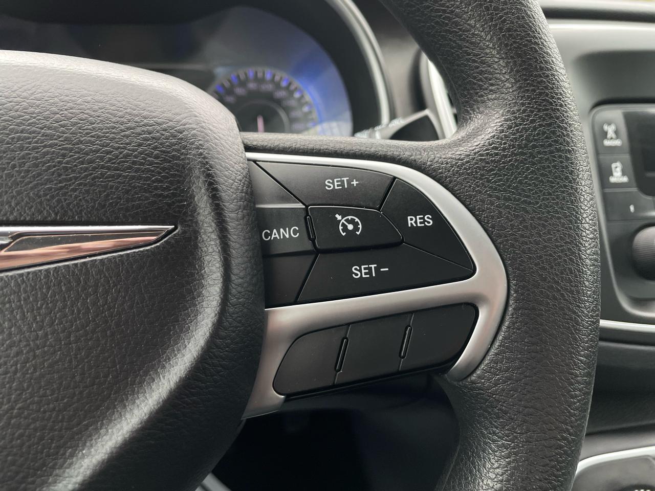 2015 Chrysler 200 LX *SAFETY, 1Y WARRANTY ENGINE & TRANSMISSION* - Photo #13