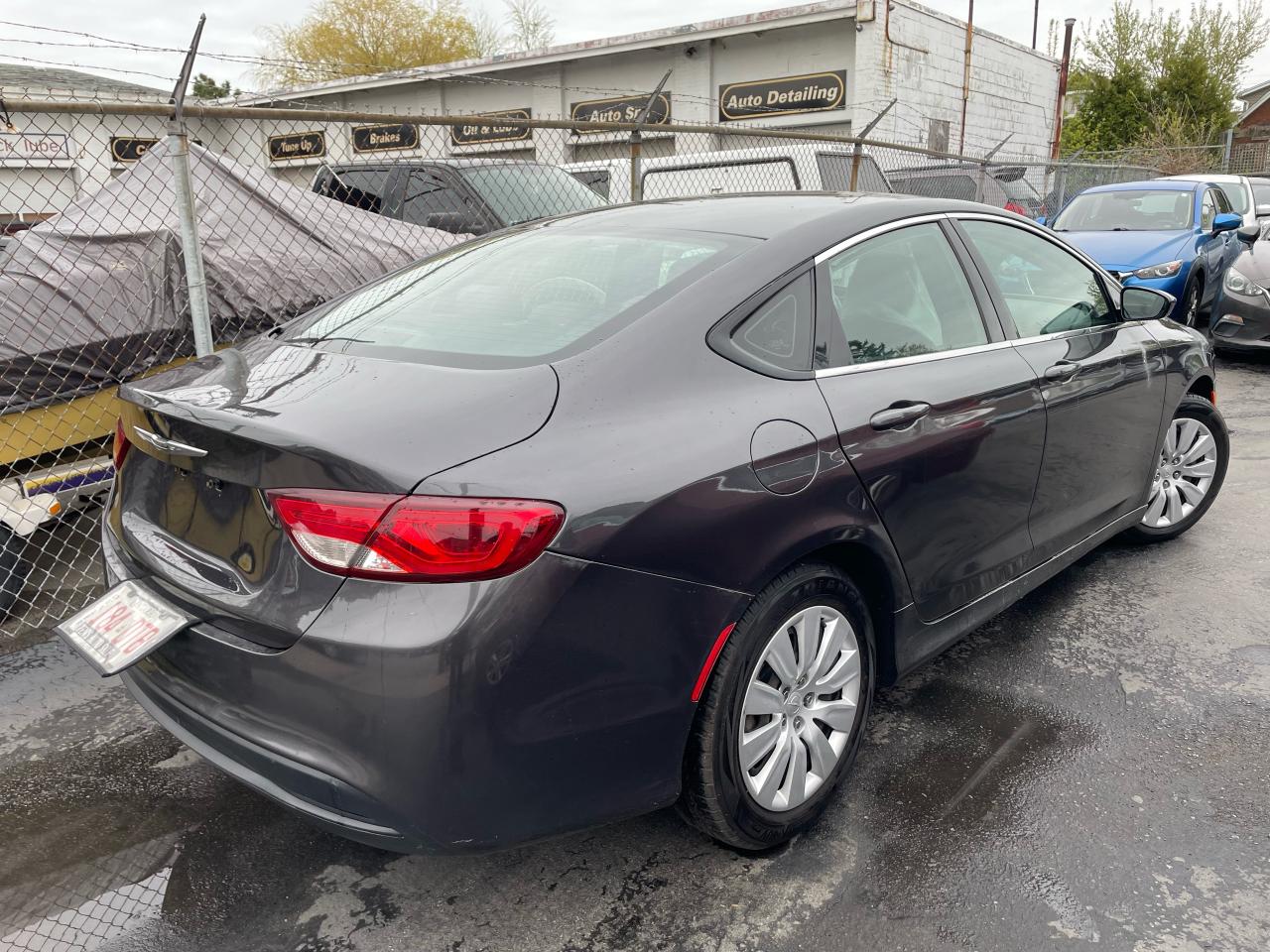 2015 Chrysler 200 LX *SAFETY, 1Y WARRANTY ENGINE & TRANSMISSION* - Photo #4