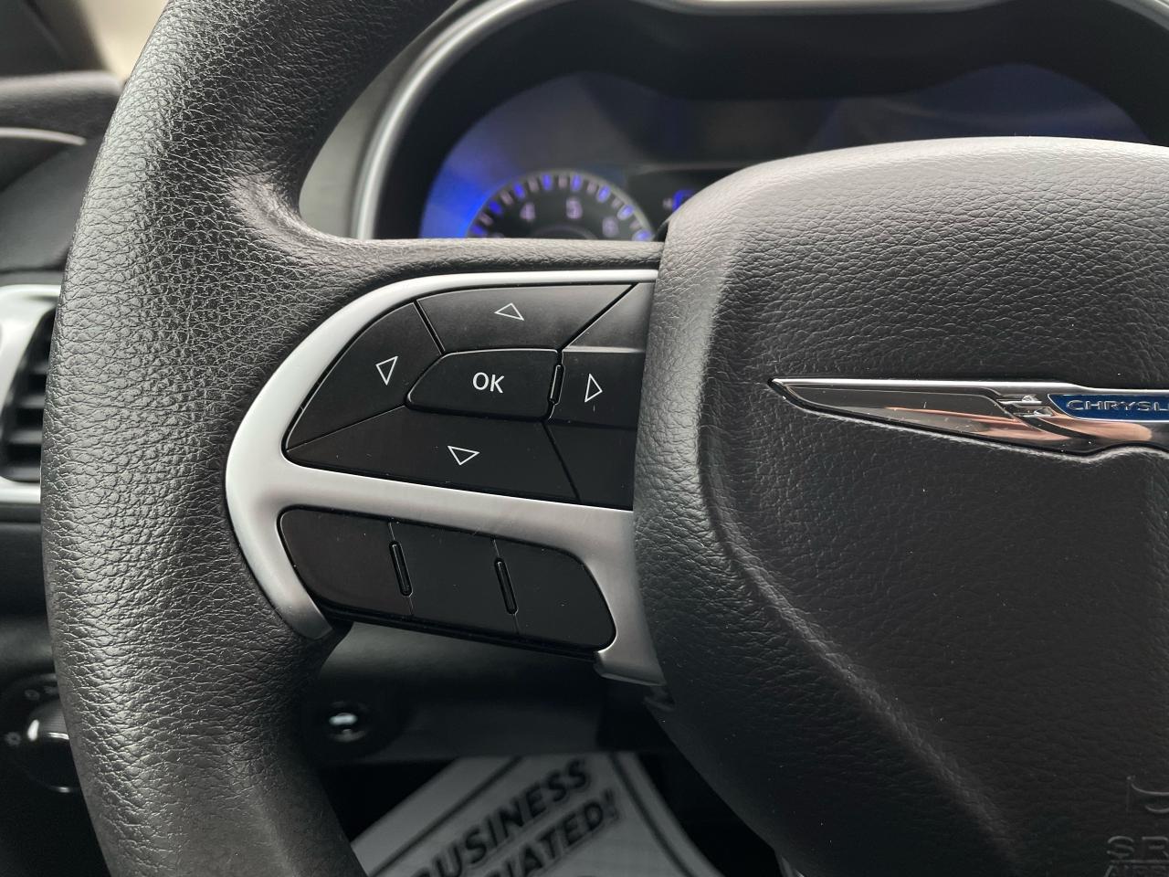 2015 Chrysler 200 LX *SAFETY, 1Y WARRANTY ENGINE & TRANSMISSION* - Photo #12