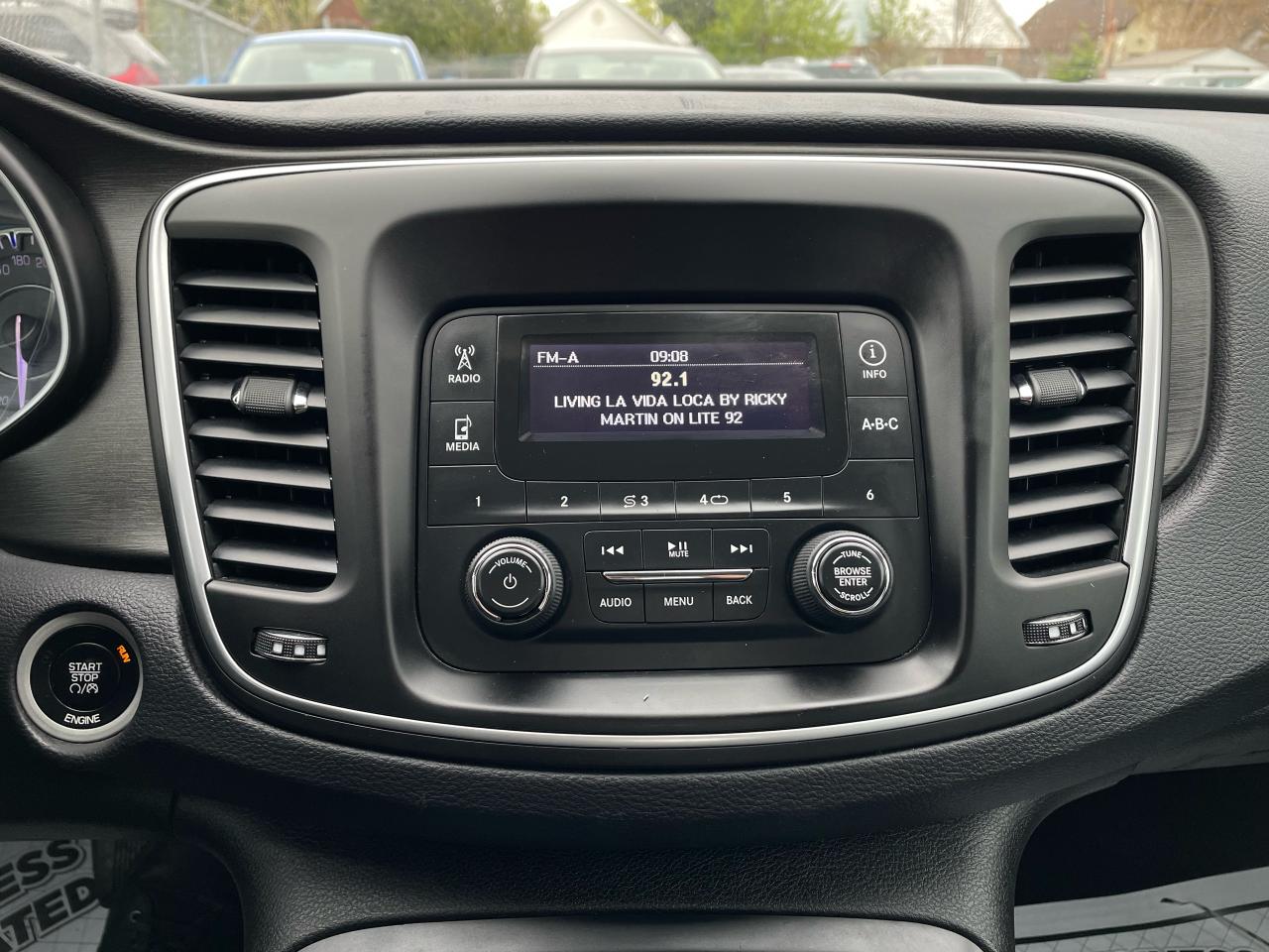 2015 Chrysler 200 LX *SAFETY, 1Y WARRANTY ENGINE & TRANSMISSION* - Photo #14