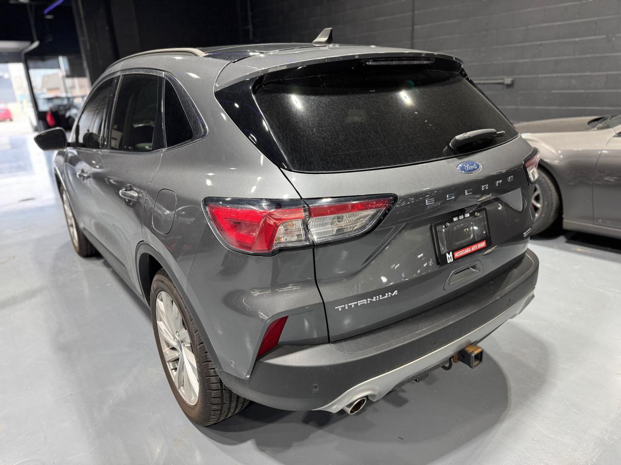 2021 Ford Escape Titanium Hybrid - Photo #9