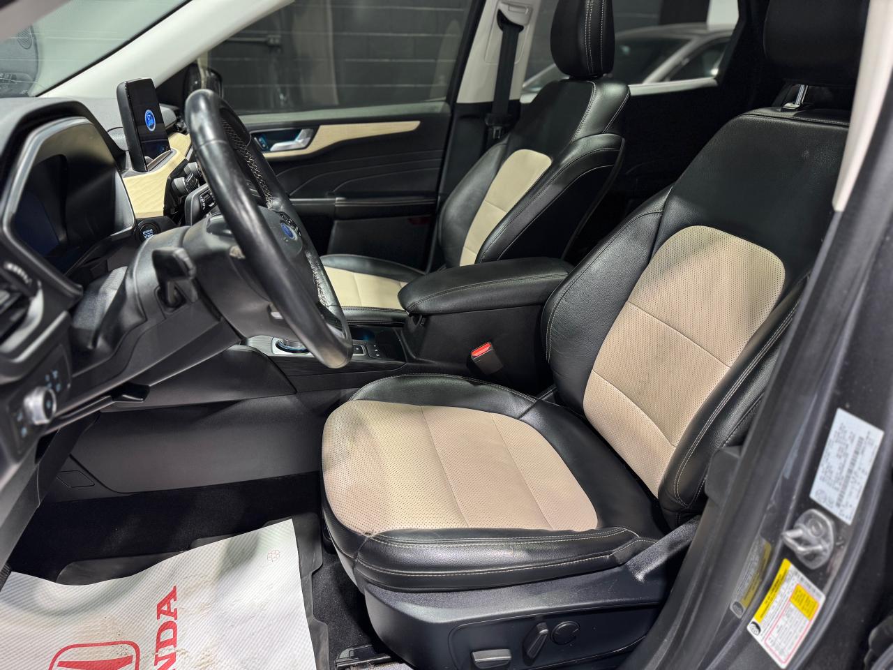 2021 Ford Escape Titanium Hybrid - Photo #12