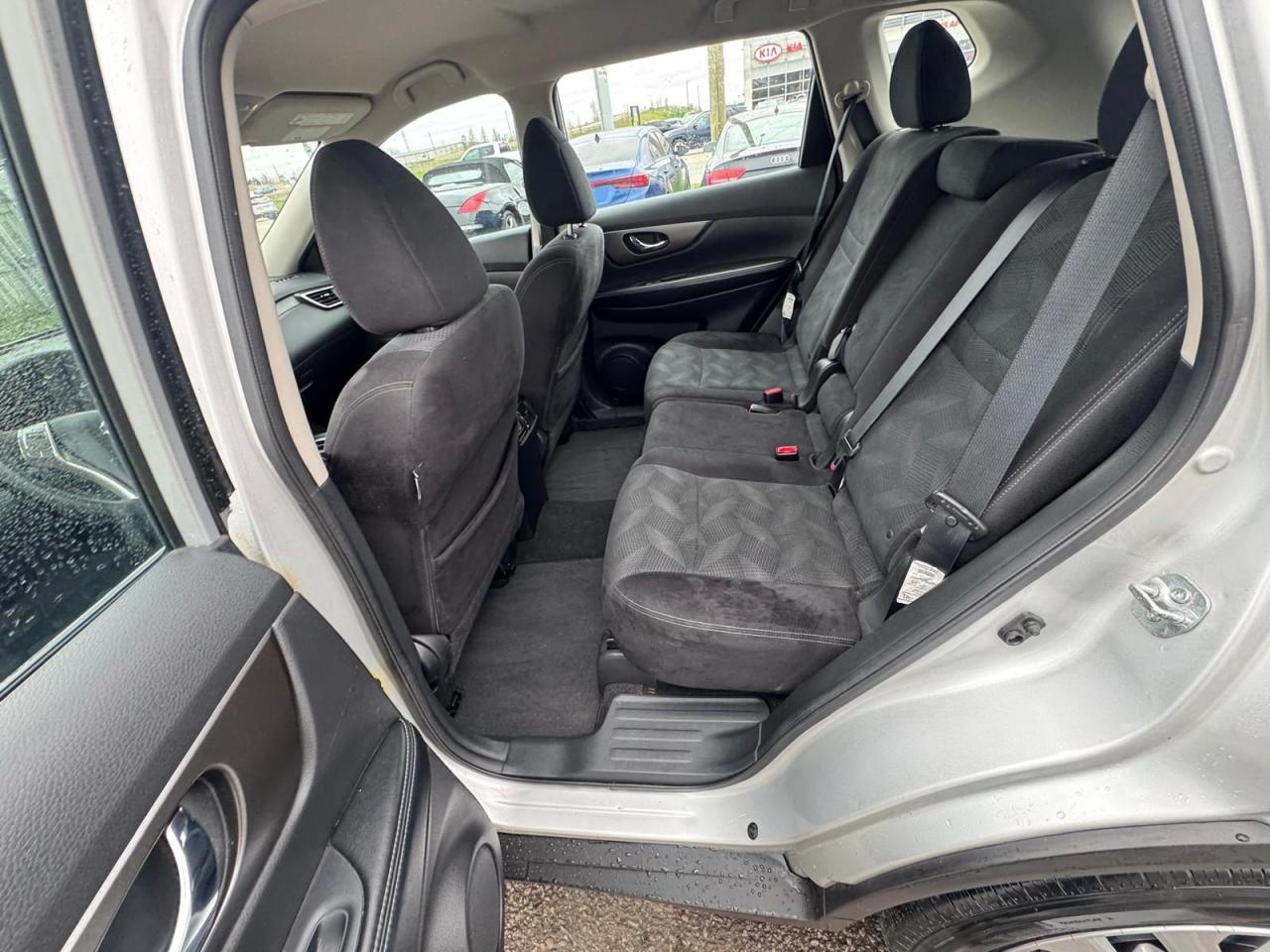 2015 Nissan Rogue S, NO ACCIDENTS, WELL SERVICED, CERTIFIED - Photo #11