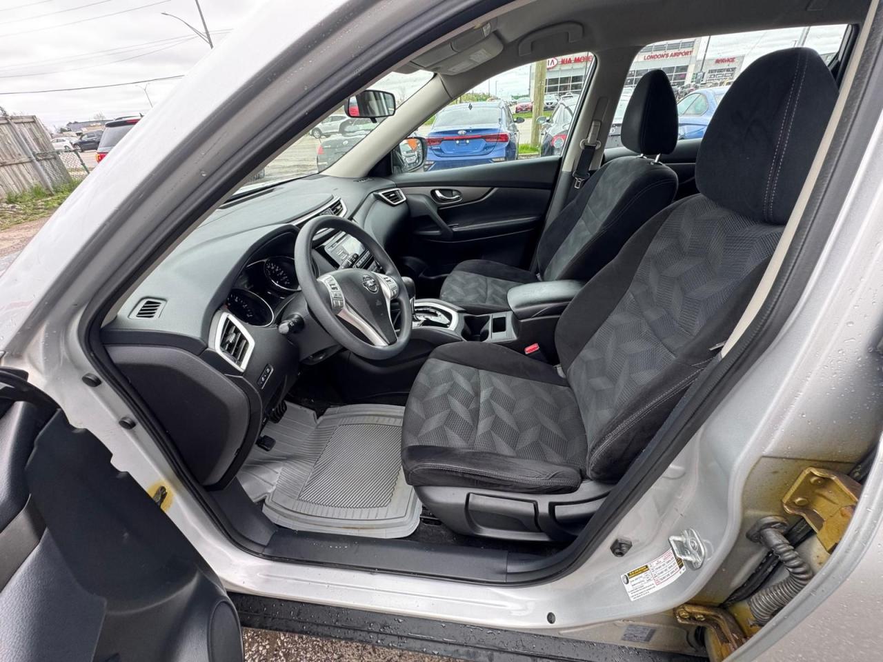 2015 Nissan Rogue S, NO ACCIDENTS, WELL SERVICED, CERTIFIED - Photo #17
