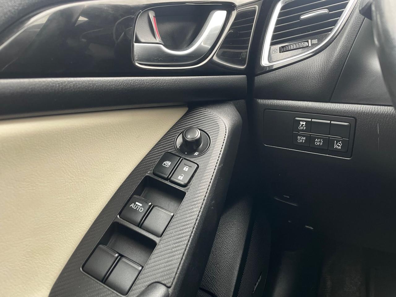 2014 Mazda MAZDA3 GT *LEATHER HEATED SEATS, HEADUP DISPLAY, SUNROOF* - Photo #10