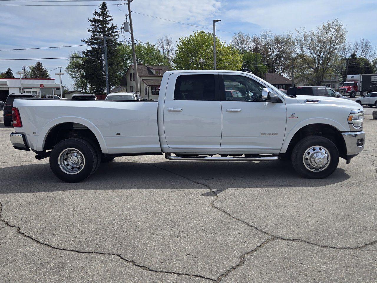 2022 RAM 3500 Laramie - Photo #4