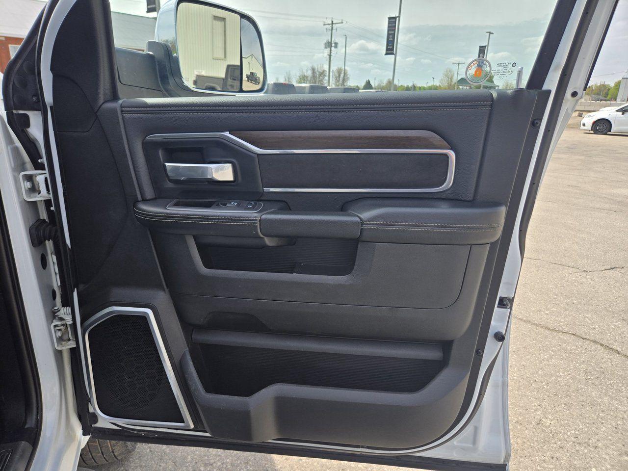 2022 RAM 3500 Laramie - Photo #26