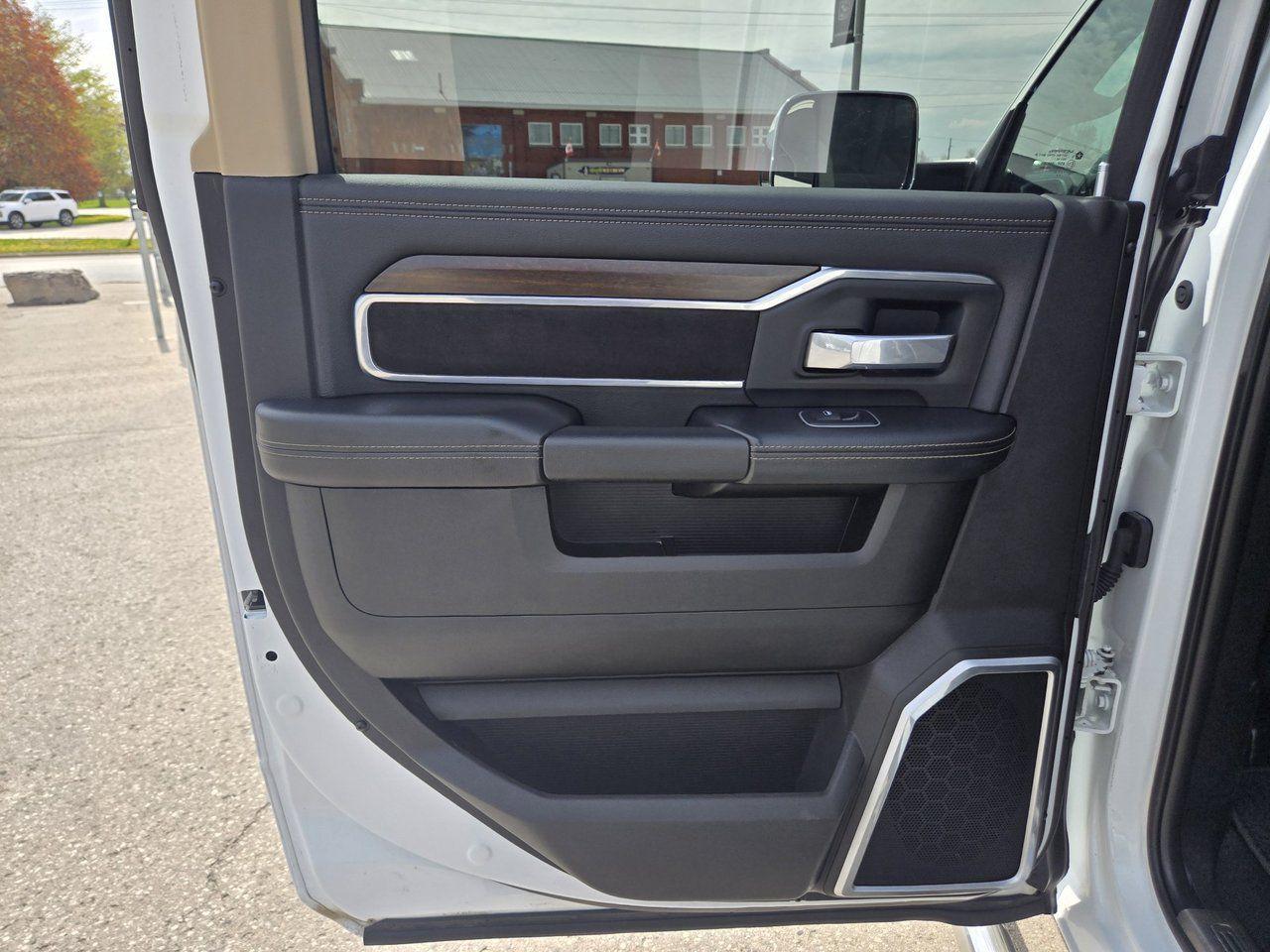 2022 RAM 3500 Laramie - Photo #25