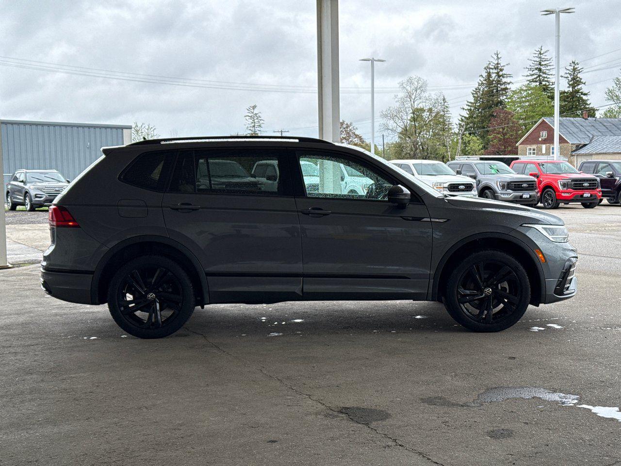 2024 Volkswagen Tiguan Comfortline R-Line Black Edition - Photo #5