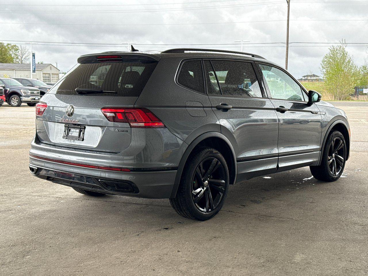 2024 Volkswagen Tiguan Comfortline R-Line Black Edition - Photo #4