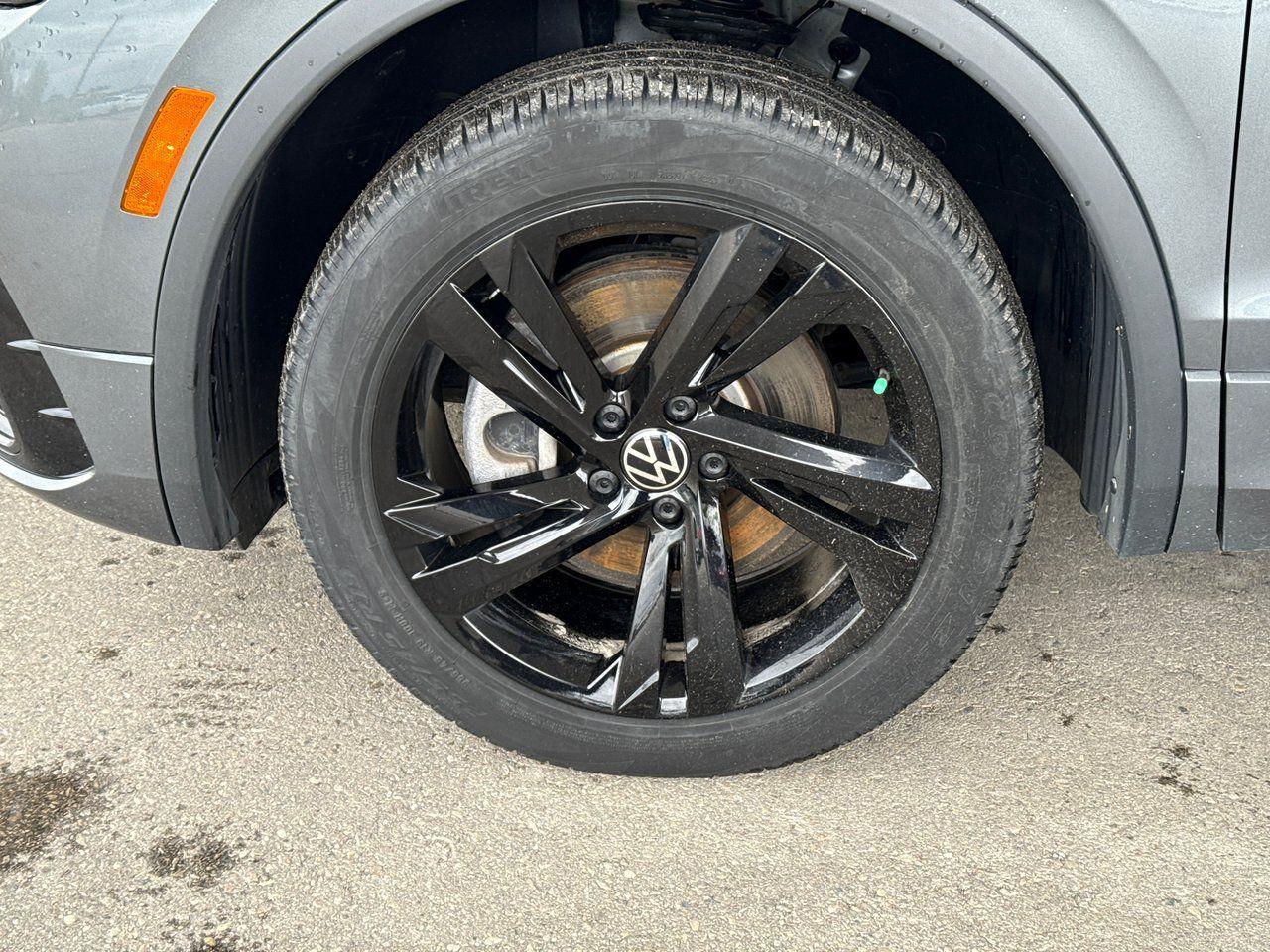 2024 Volkswagen Tiguan Comfortline R-Line Black Edition - Photo #10