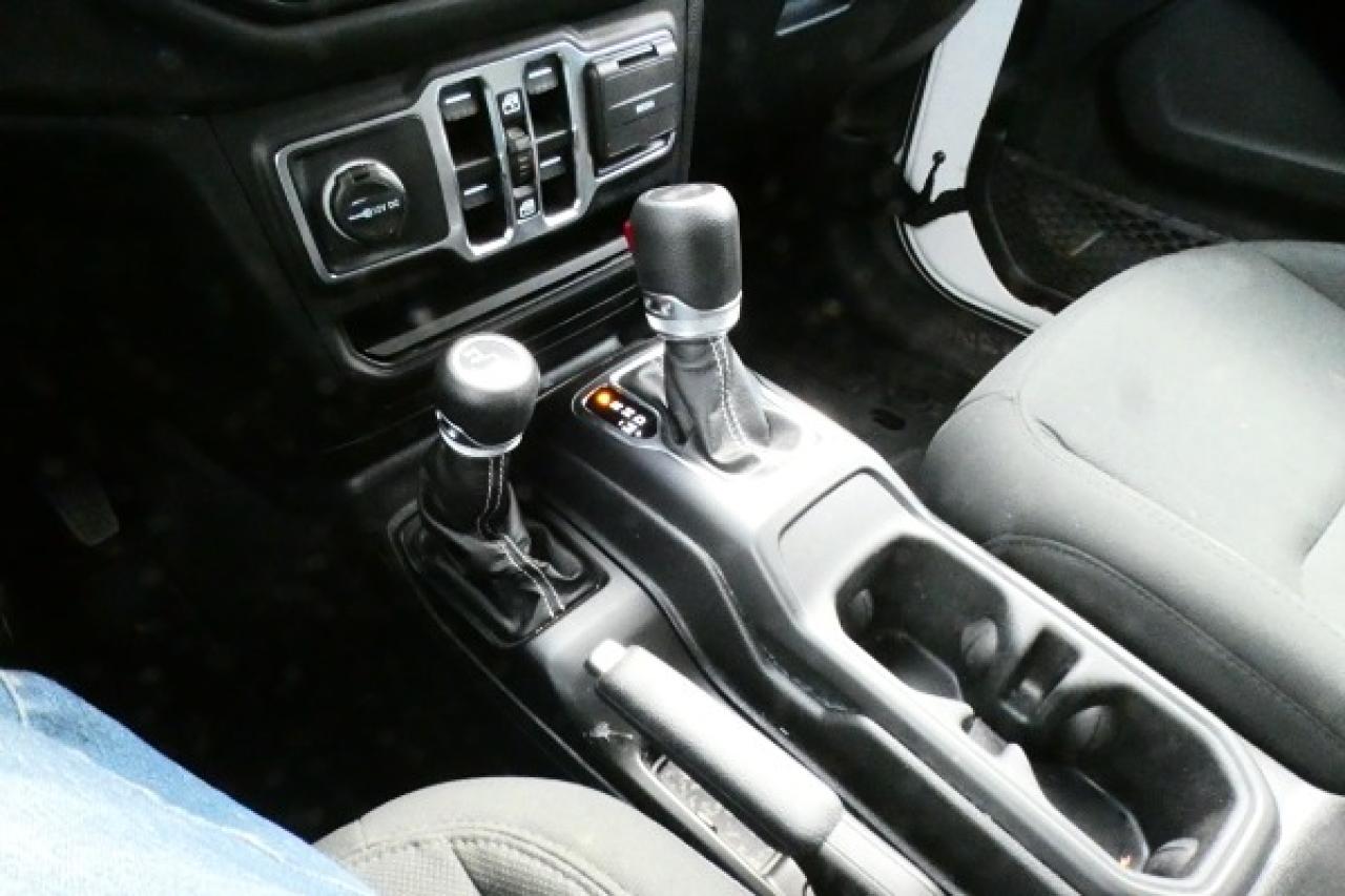 2021 Jeep Wrangler Unlimited Sahara 4x4 w/Htd cloth, NAV, BUC - Photo #17