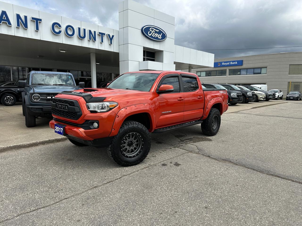 Used 2017 Toyota Tacoma 4WD DOUBLE CAB V6 MAN TRD SPORT for sale in Brantford, ON