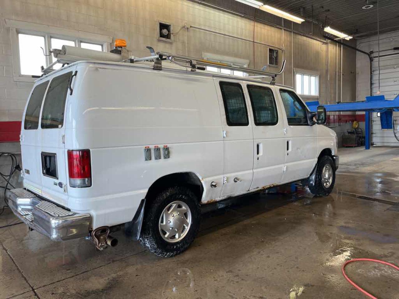 2010 Ford E350 ECONOLINE  SUP - Photo #4