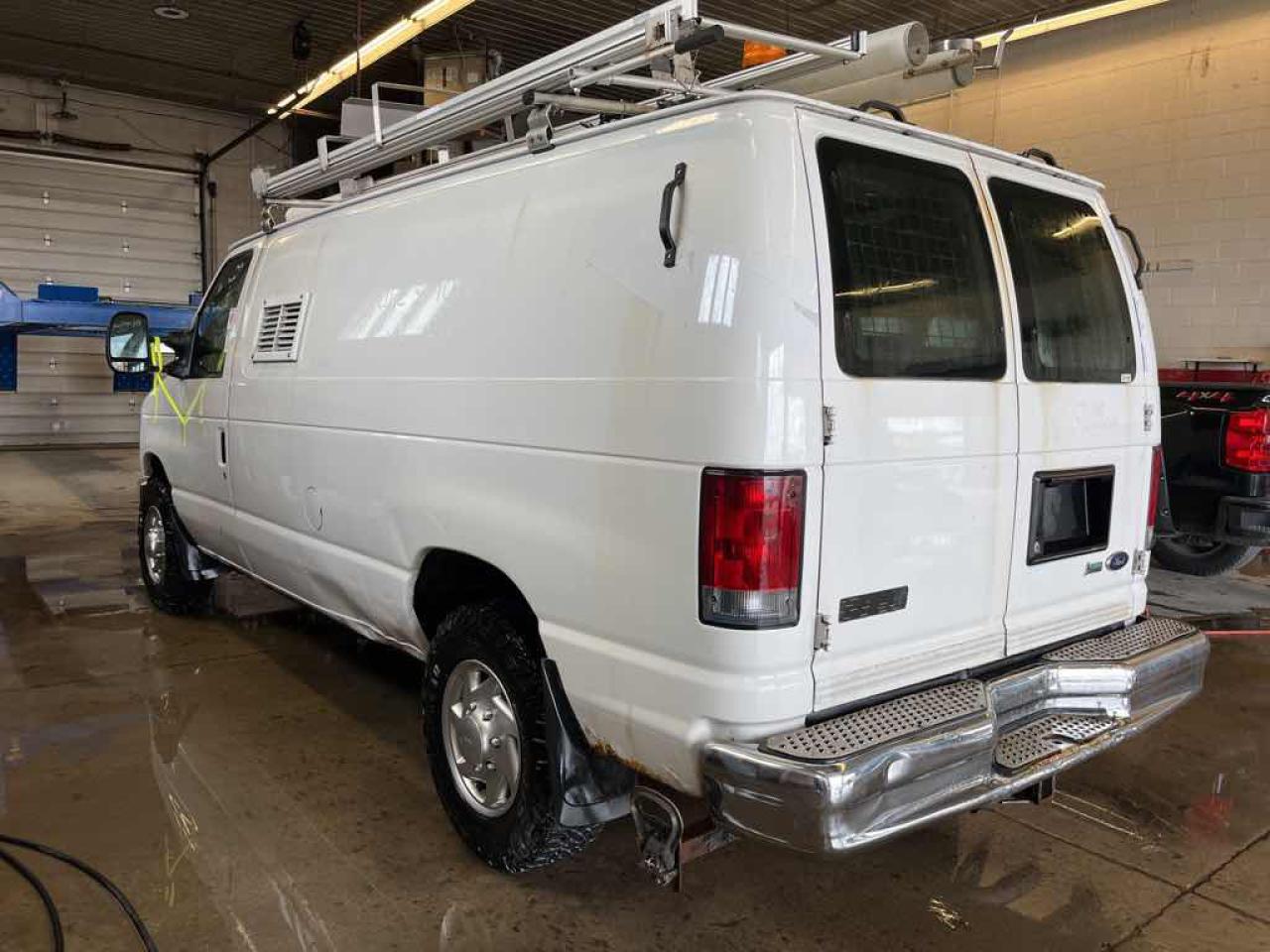 2010 Ford E350 ECONOLINE  SUP - Photo #6