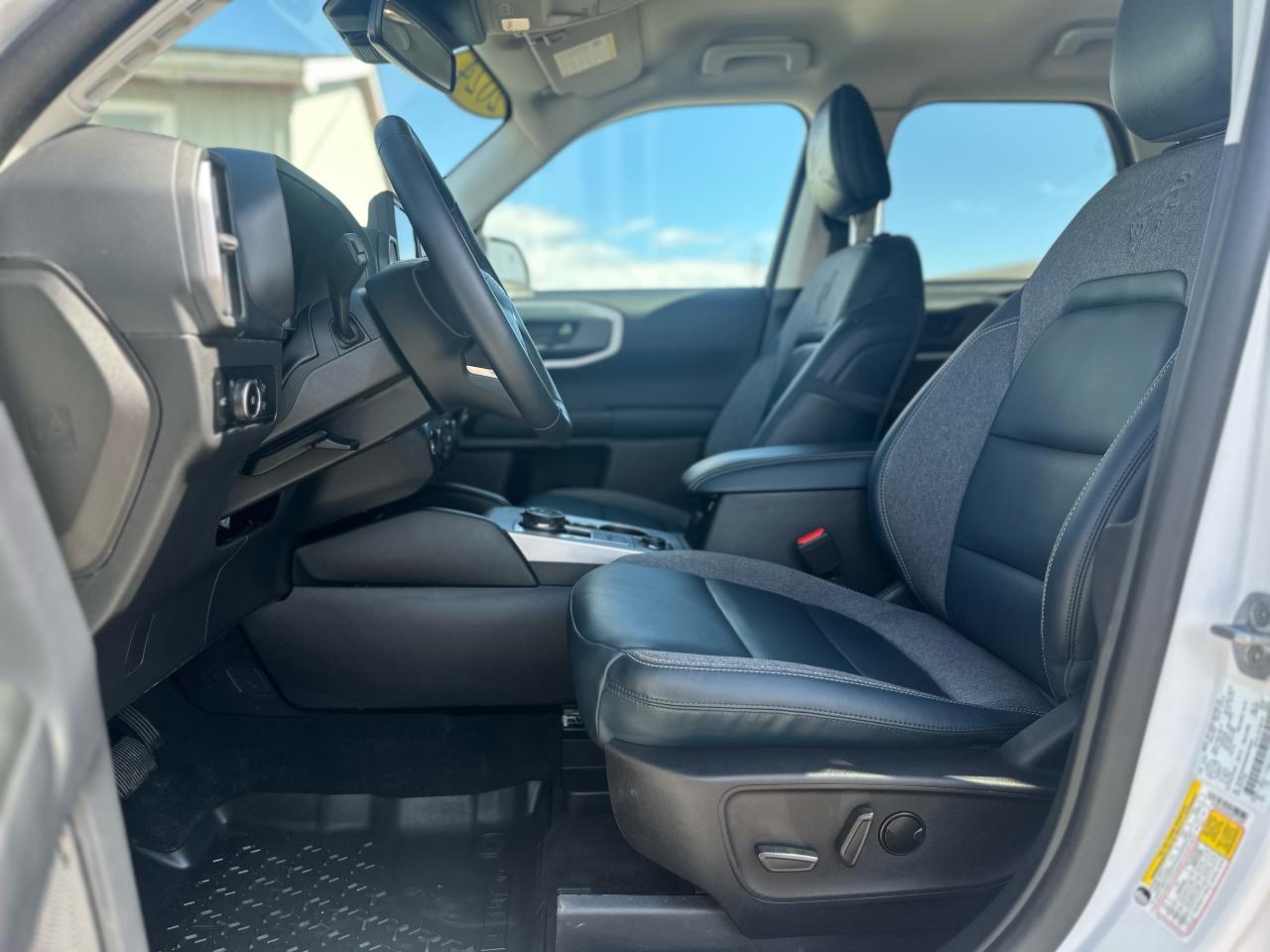 2024 Ford Bronco Sport OUTERBANKS AWD W/ TECH PACKAGE Photo5