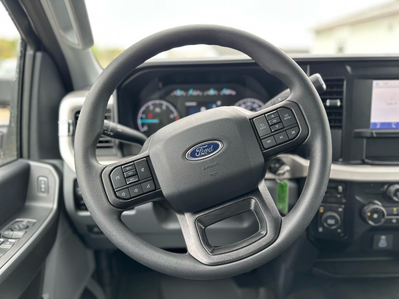 2025 Ford F-350 Super Duty SRW XLT 4WD CREW CAB 6.75' BOX Photo5