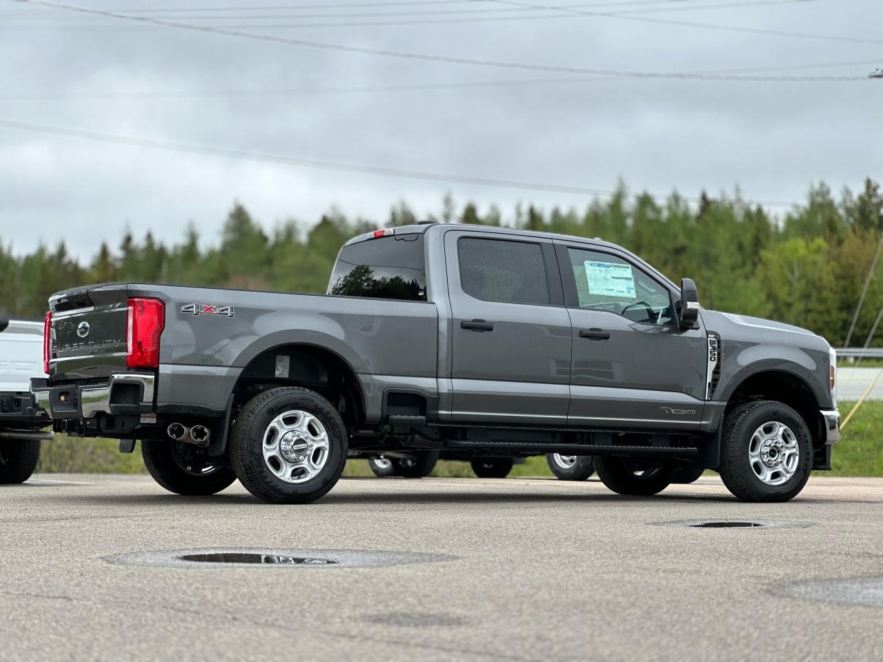 2025 Ford F-350 Super Duty SRW XLT 4WD CREW CAB 6.75' BOX Photo5