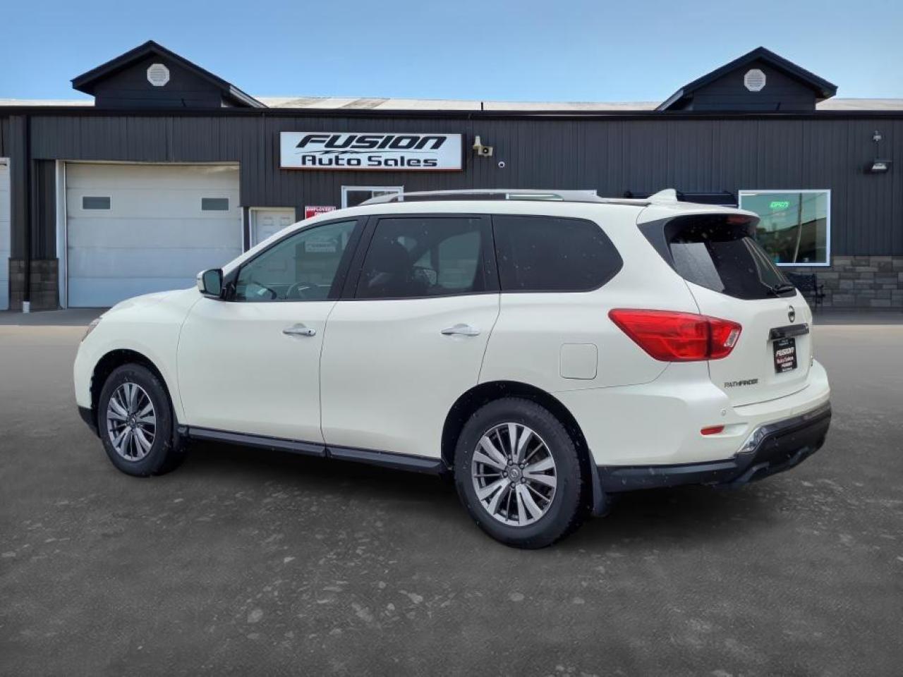 2019 Nissan Pathfinder SV Tech-LEATHER-NAVIGATION-7PASS-HEATED SEATS - Photo #3