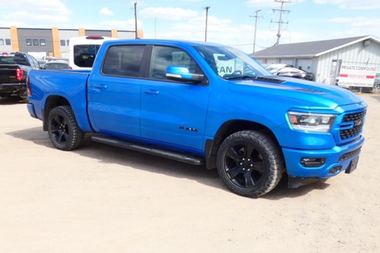 2022 Dodge Ram 1500 Sport Crew w/Htd L.wrap, pano S/R, NAV, BUC - Photo #4