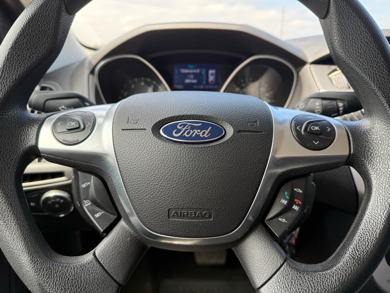 2013 Ford Focus SE | Heated Seats | Cruise Control | Rear Park Aid - Photo #16