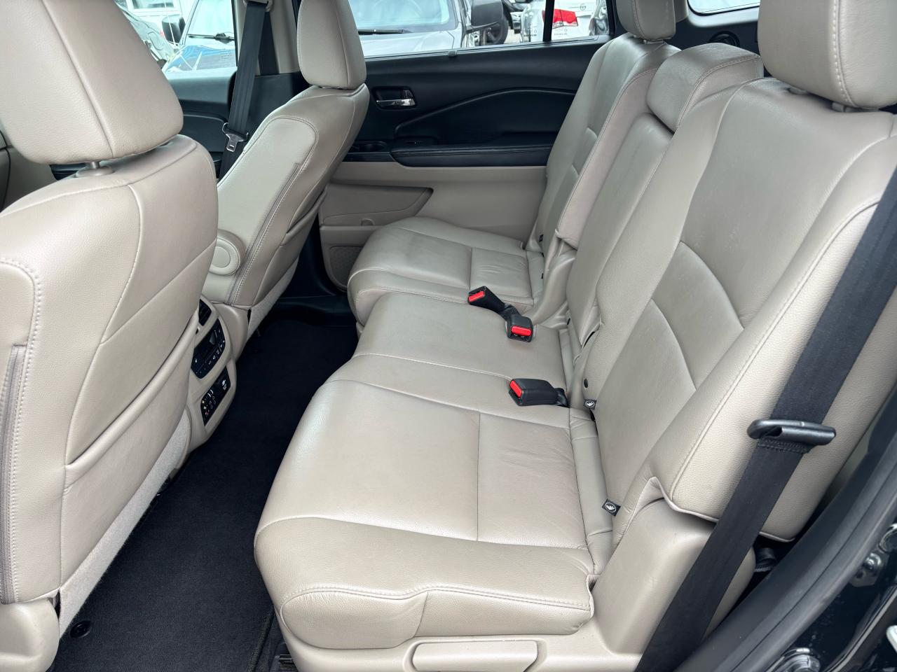 2018 Honda Pilot EX-L, Rear Entertainment, Leather, Sunroof, 8 Pass - Photo #18