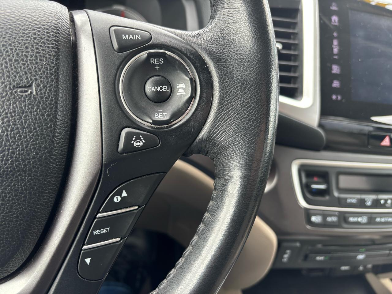 2018 Honda Pilot EX-L, Rear Entertainment, Leather, Sunroof, 8 Pass - Photo #8
