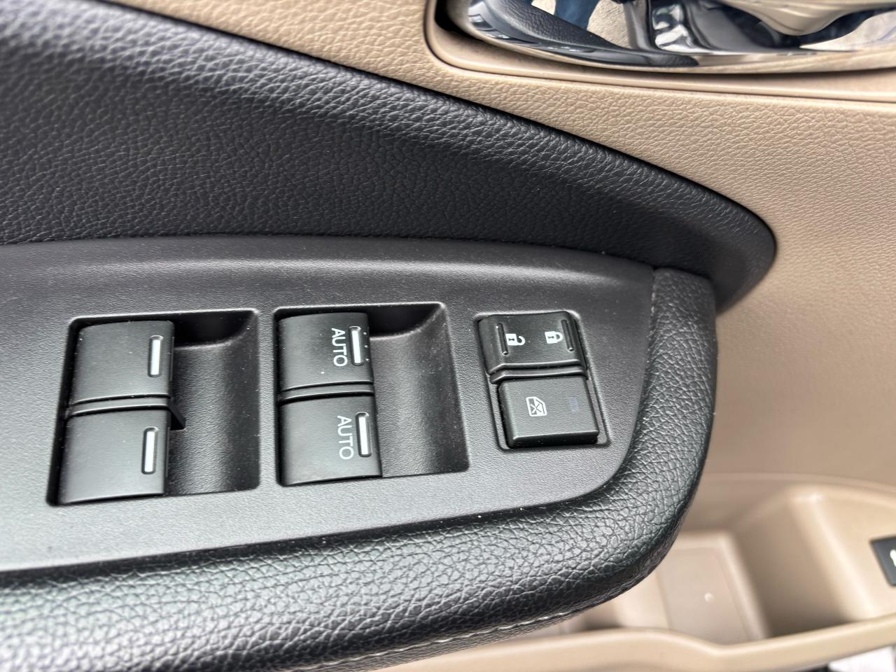 2018 Honda Pilot EX-L, Rear Entertainment, Leather, Sunroof, 8 Pass - Photo #15
