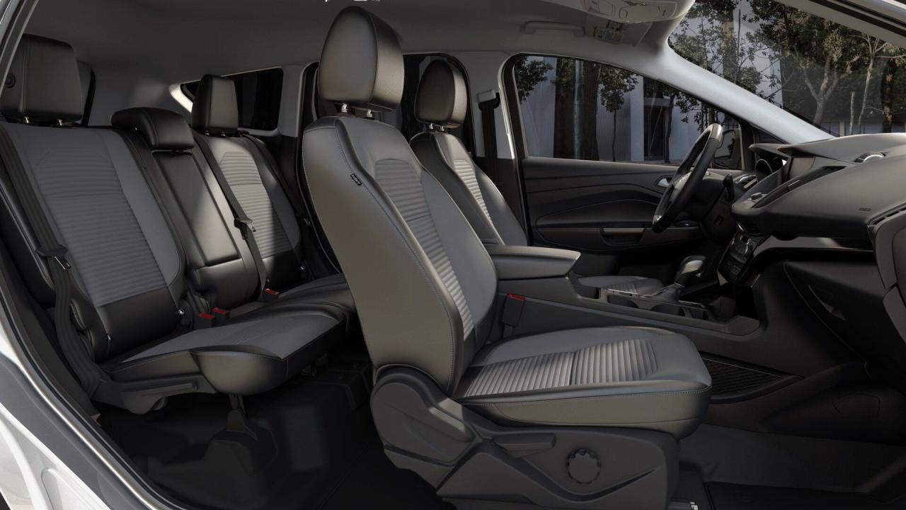 2019 Ford Escape Titanium Photo5