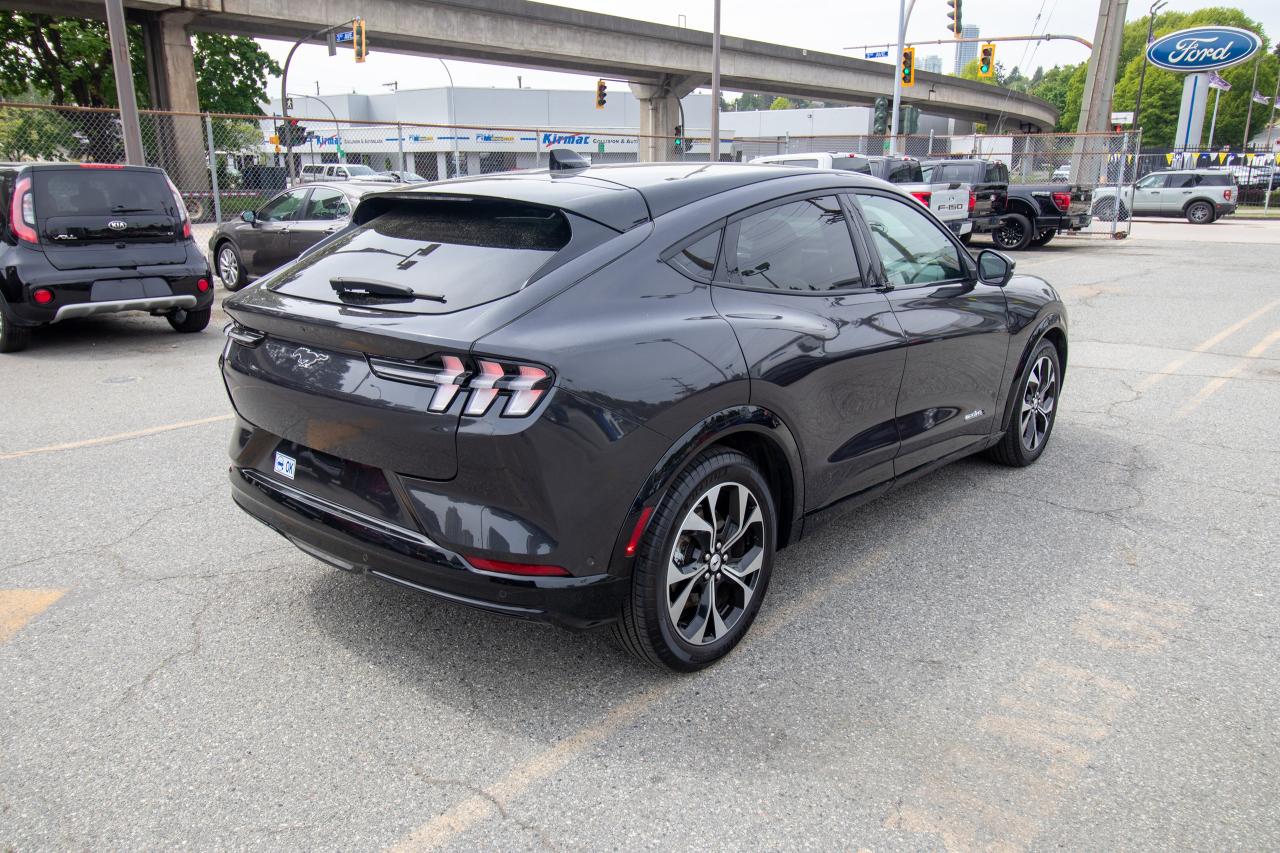 2022 Ford Mustang Mach-E Premium Photo5