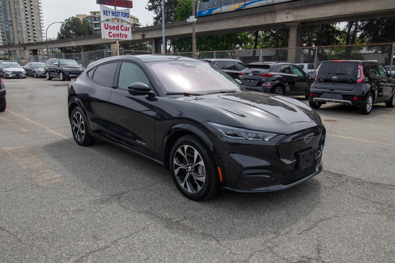 2022 Ford Mustang Mach-E Premium Photo4