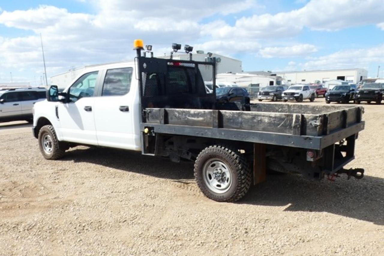 2021 Ford F-350 XL DECK TRUCK 4WD Crew Cab w/cloth seats, BUC - Photo #8