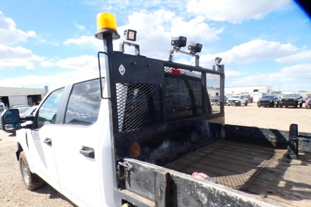 2021 Ford F-350 XL DECK TRUCK 4WD Crew Cab w/cloth seats, BUC - Photo #16