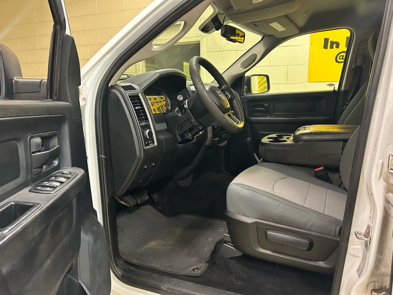 2017 RAM 2500 ST - Photo #9