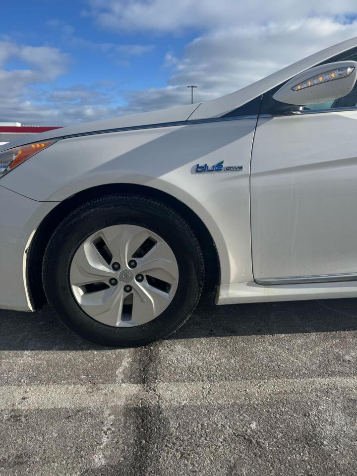 2013 Hyundai Sonata Hybrid  - Photo #2