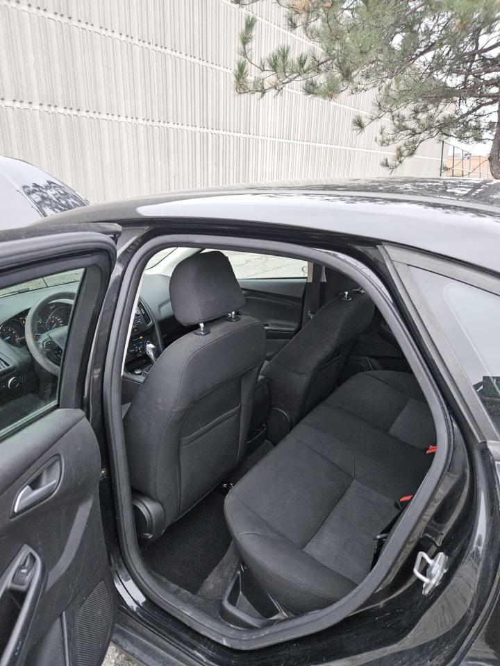 2015 Ford Focus SE - Photo #9