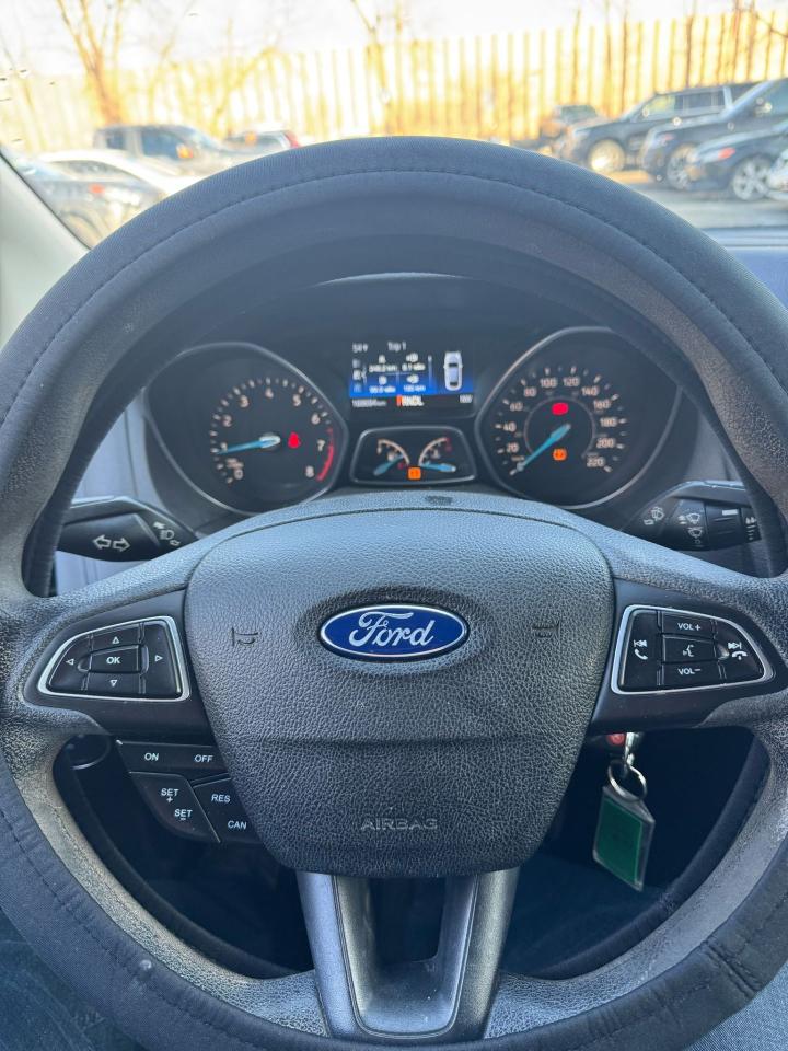 2015 Ford Focus SE - Photo #12