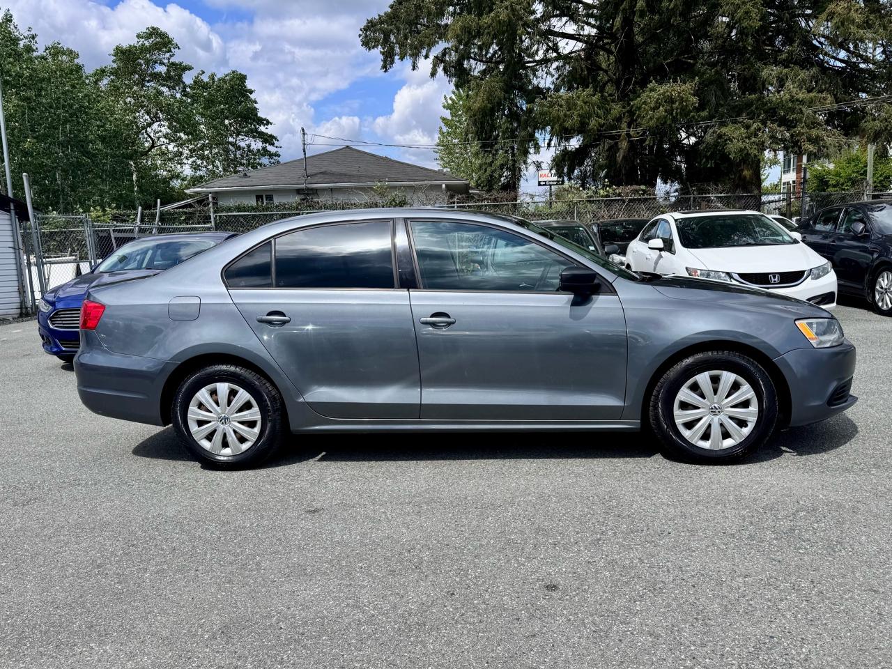 2011 Volkswagen Jetta Trendline+ FINANCING AVAILABLE Photo3