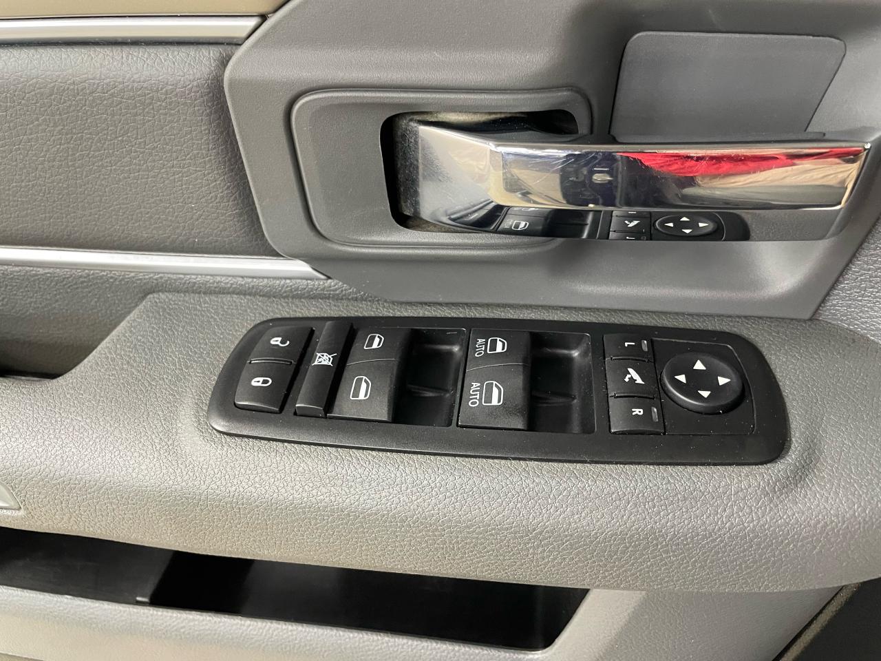 2015 RAM 1500 OUTDOORSMAN Photo30