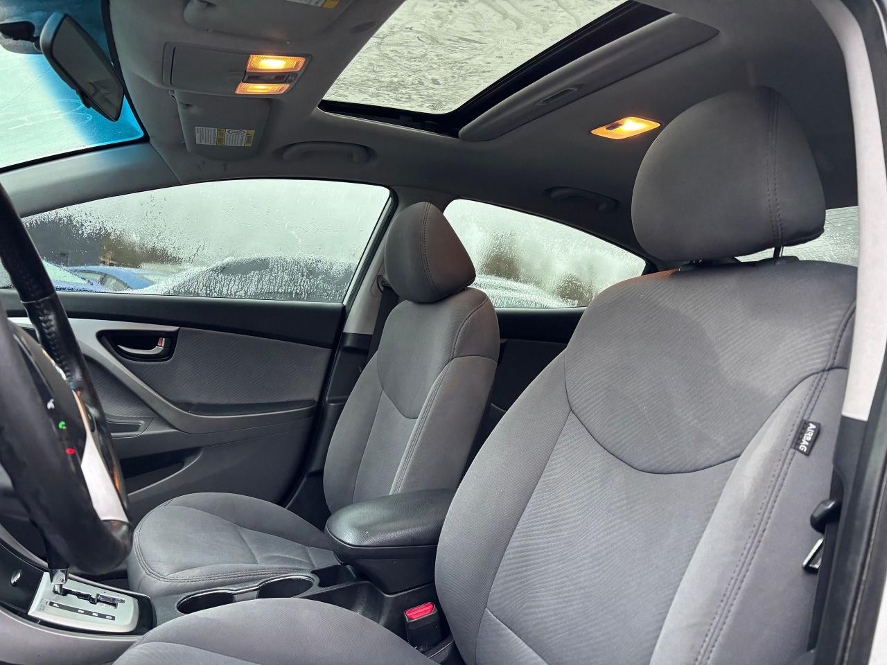 2011 Hyundai Elantra GLS - Photo #9