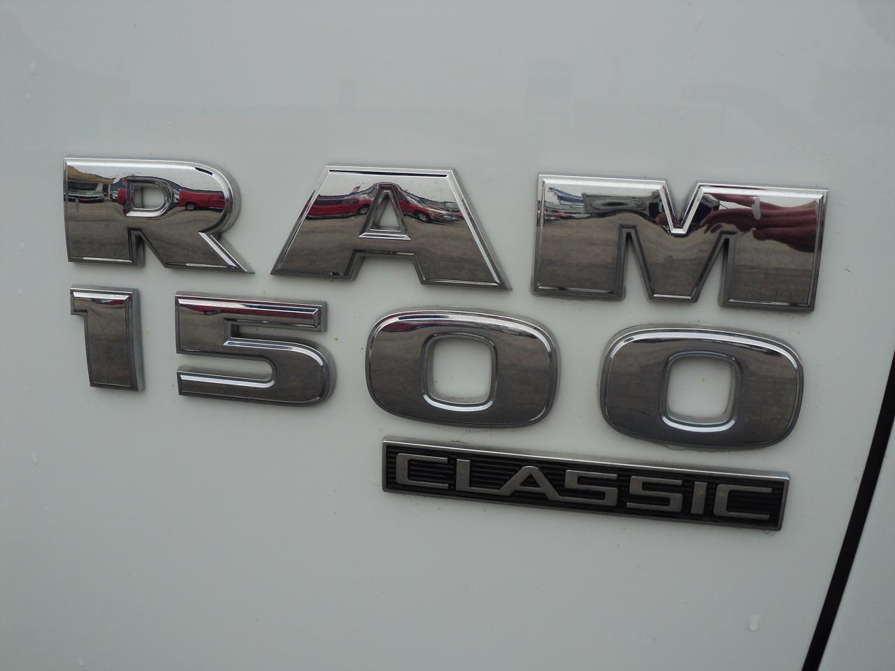 2022 RAM 1500 Classic SLT CrewCab4WD 3.6L6cyl5'7"BoxHeatedSeats&Steering - Photo #18