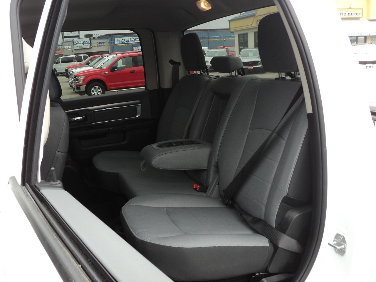 2022 RAM 1500 Classic SLT CrewCab4WD 3.6L6cyl5'7"BoxHeatedSeats&Steering - Photo #10