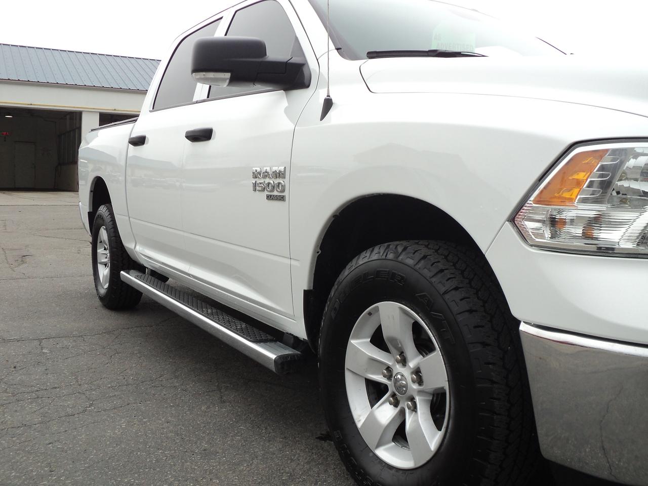 2022 RAM 1500 Classic SLT CrewCab4WD 3.6L6cyl5'7"BoxHeatedSeats&Steering - Photo #23
