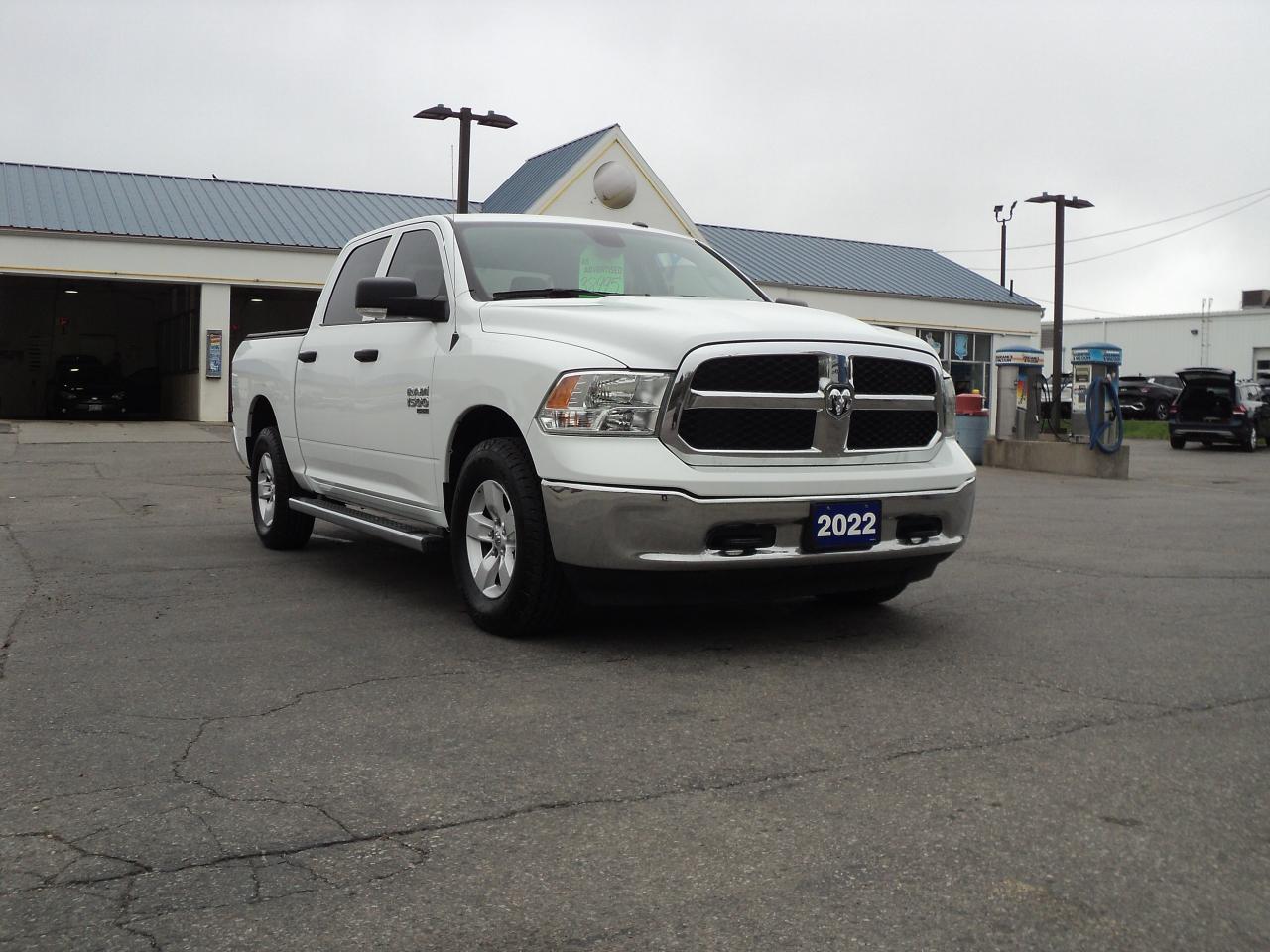 2022 RAM 1500 Classic SLT CrewCab4WD 3.6L6cyl5'7"BoxHeatedSeats&Steering - Photo #4
