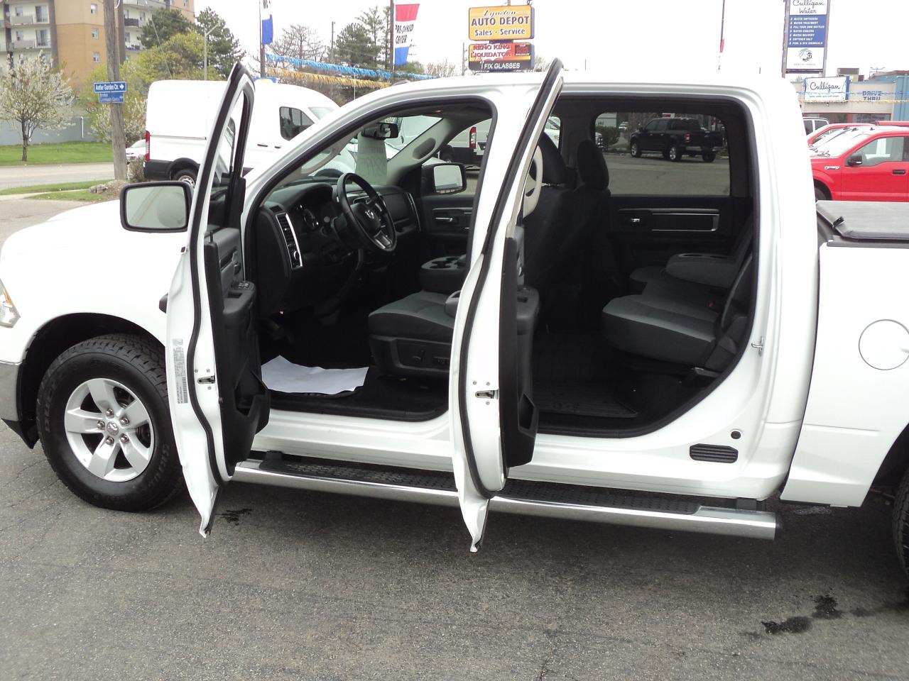2022 RAM 1500 Classic SLT CrewCab4WD 3.6L6cyl5'7"BoxHeatedSeats&Steering - Photo #8