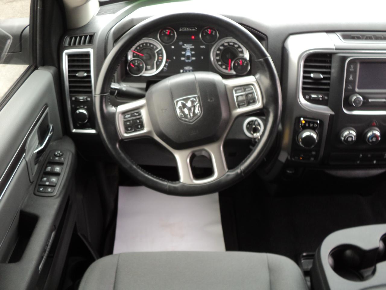 2022 RAM 1500 Classic SLT CrewCab4WD 3.6L6cyl5'7"BoxHeatedSeats&Steering - Photo #12