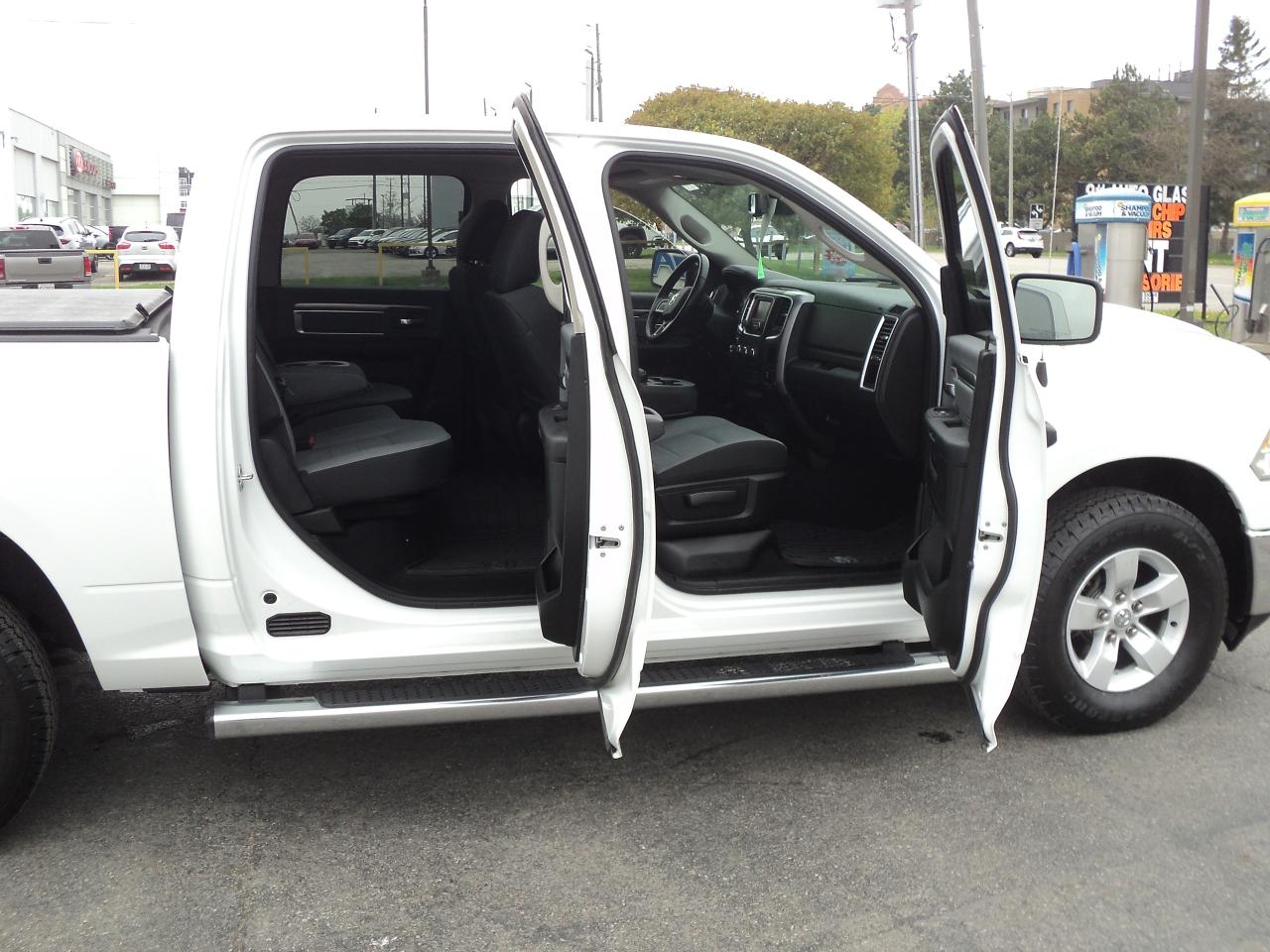 2022 RAM 1500 Classic SLT CrewCab4WD 3.6L6cyl5'7"BoxHeatedSeats&Steering - Photo #9