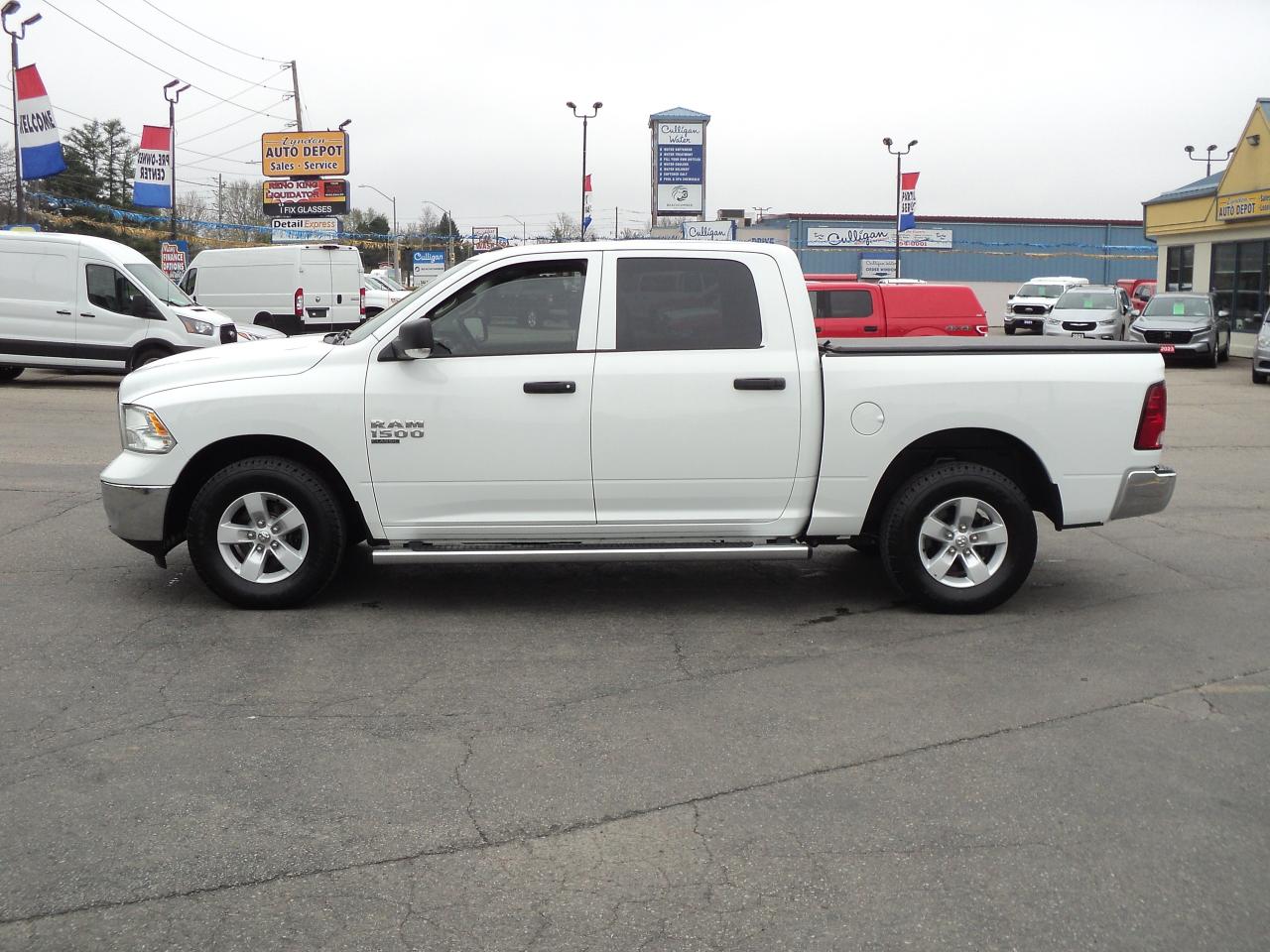 2022 RAM 1500 Classic SLT CrewCab4WD 3.6L6cyl5'7"BoxHeatedSeats&Steering Photo4